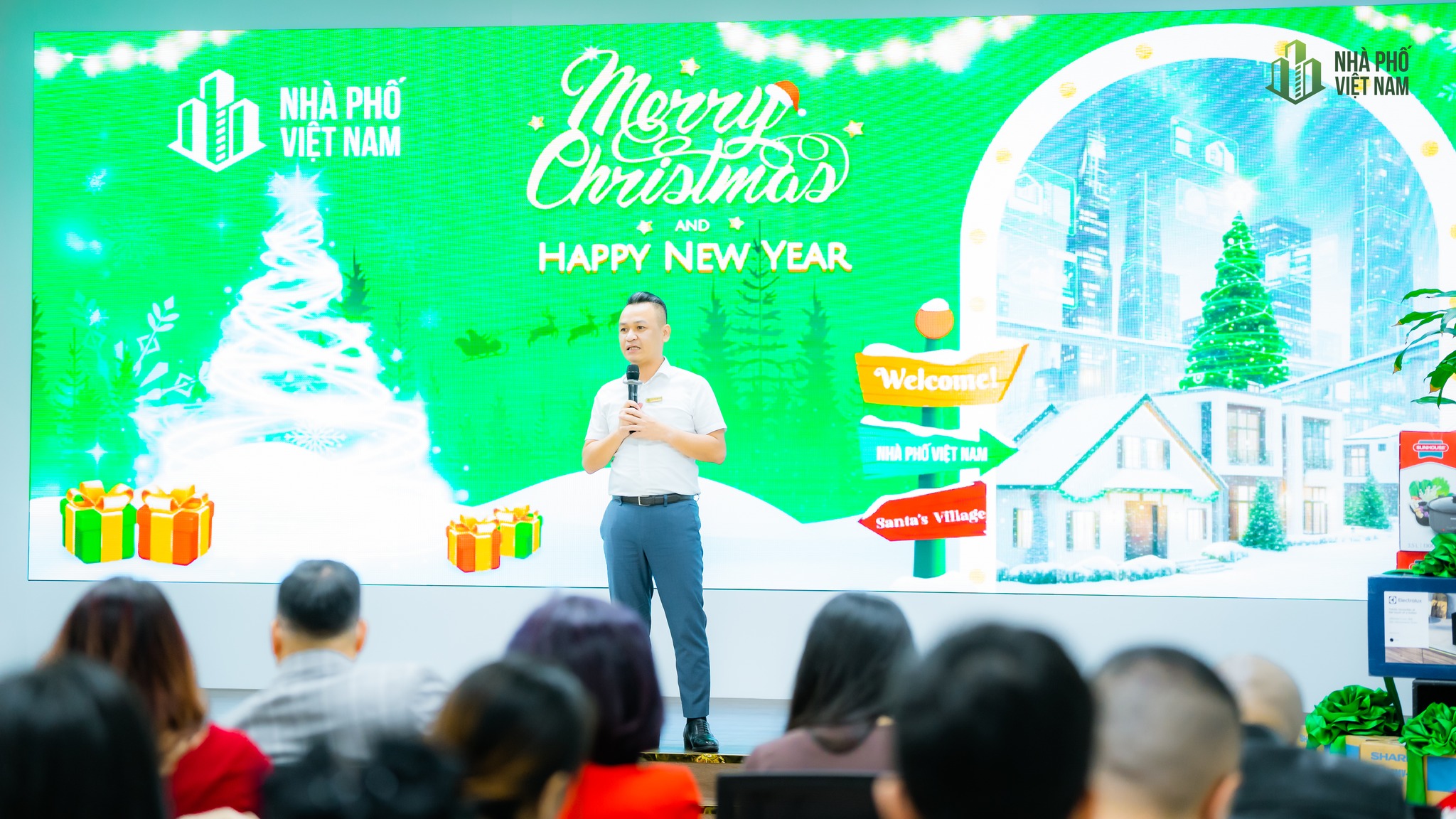 GIÁNG SINH GẮN KẾT – KHI NHÀ PHỐ VIỆT NAM TRỞ THÀNH MỘT GIA ĐÌNH LỚN