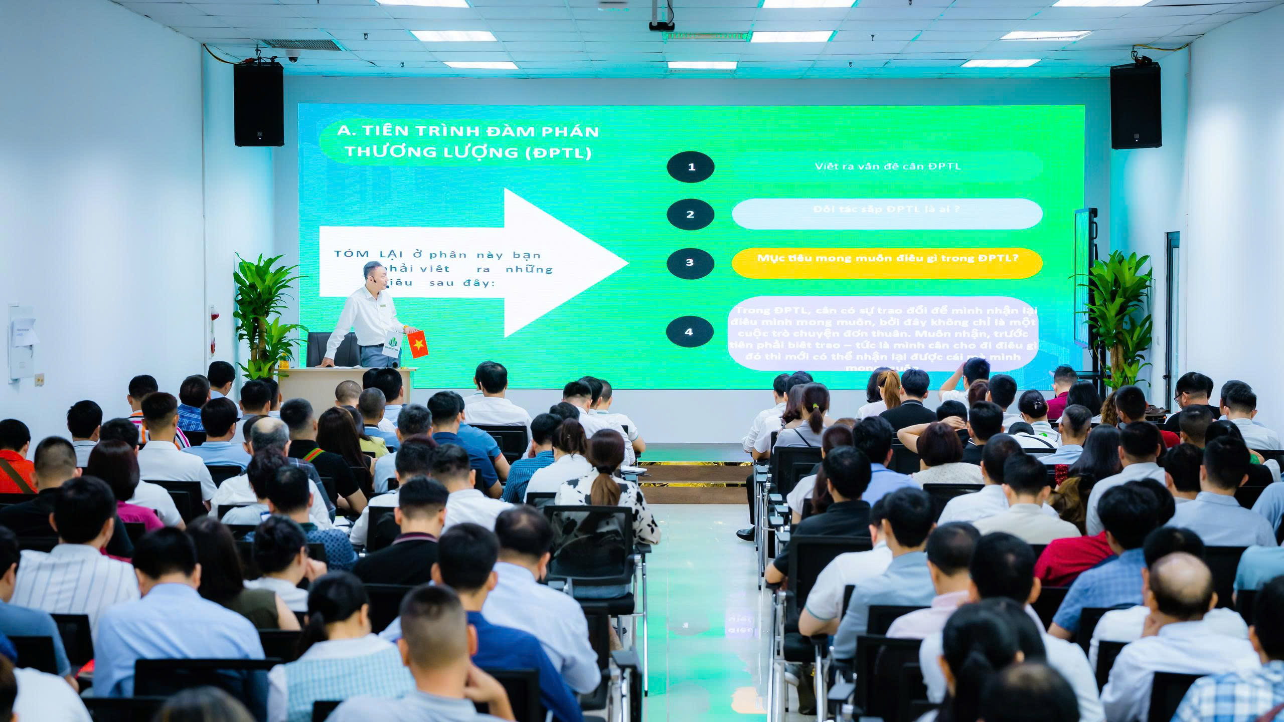 Sự thật đáng sợ: Vì sao so sánh với bạn bè khiến bạn càng thất vọng khi thất nghiệp?